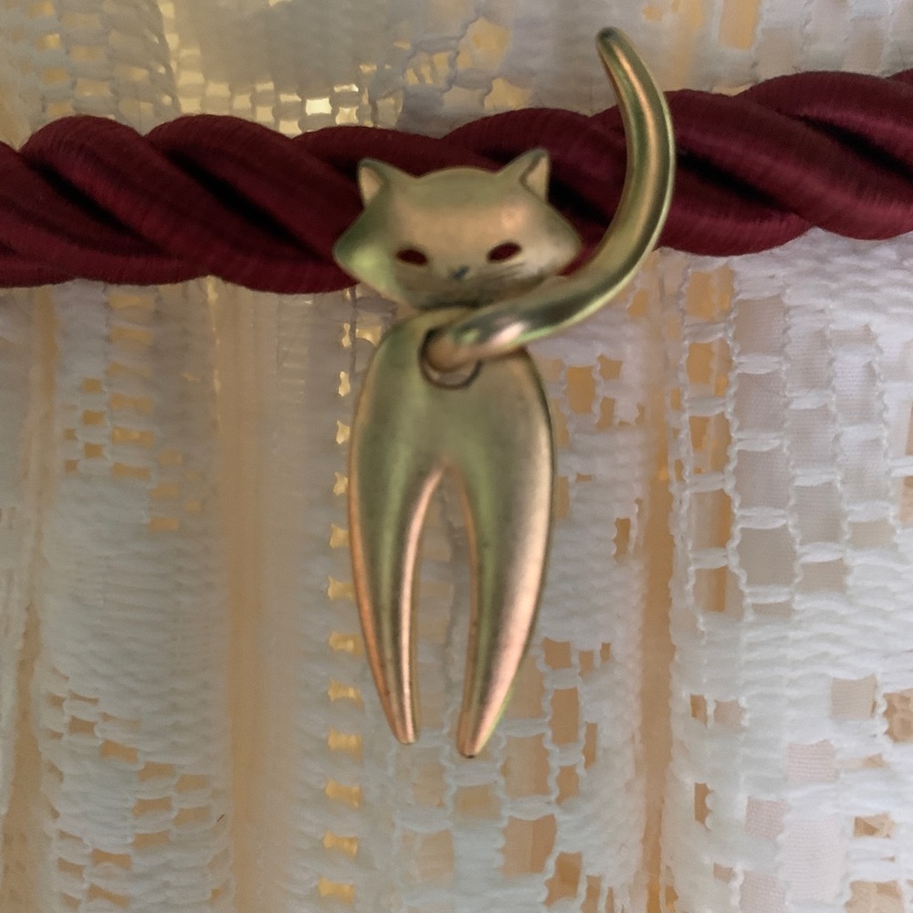 JJ Jonette cat brooch